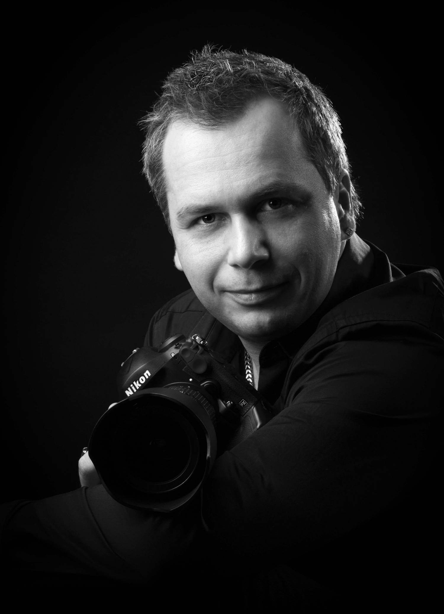 Lidi, emoce a vztahy na fotografiích Daniela Šeinera