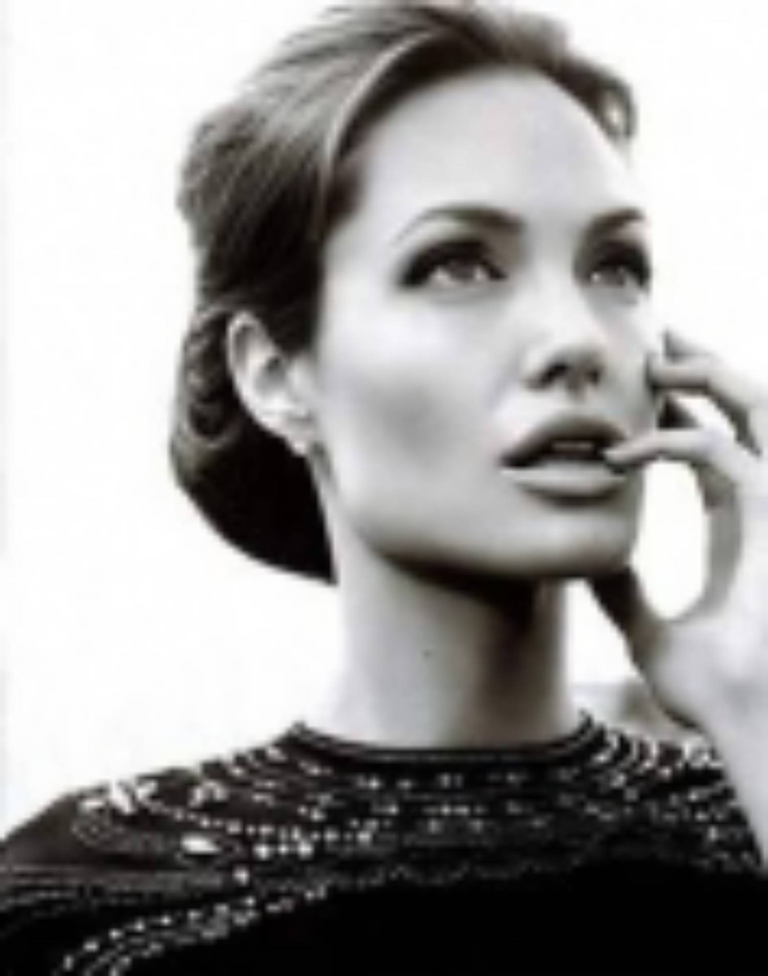 Agelina Jolie po porodu opět fotí