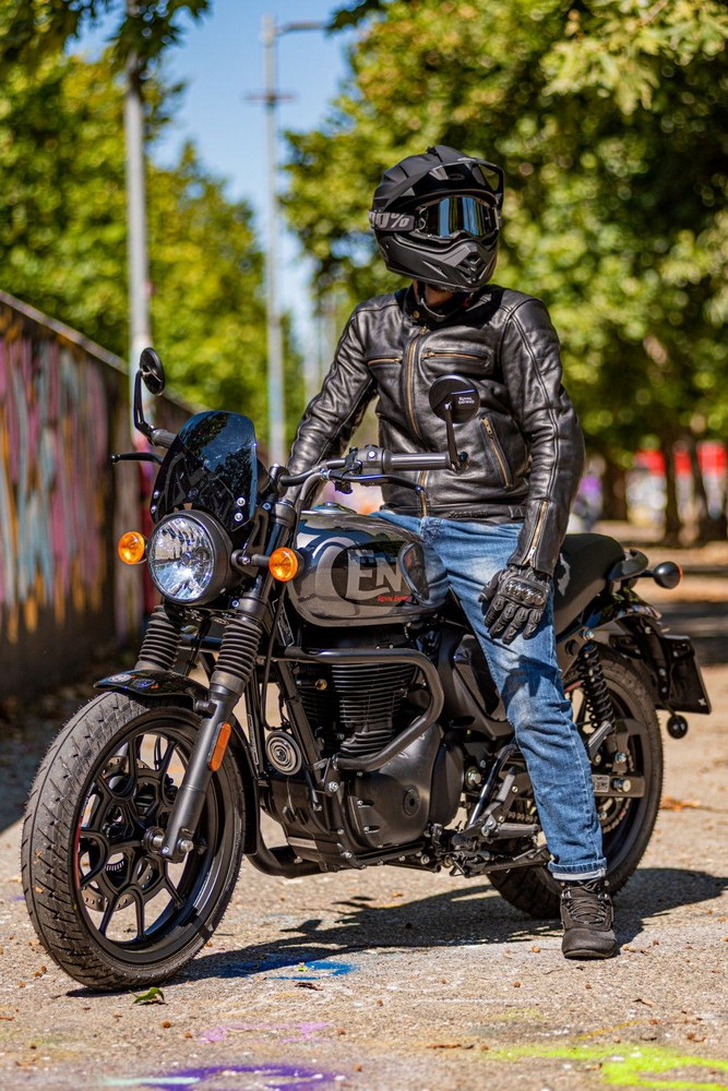 galerie: Royal Enfield Garage