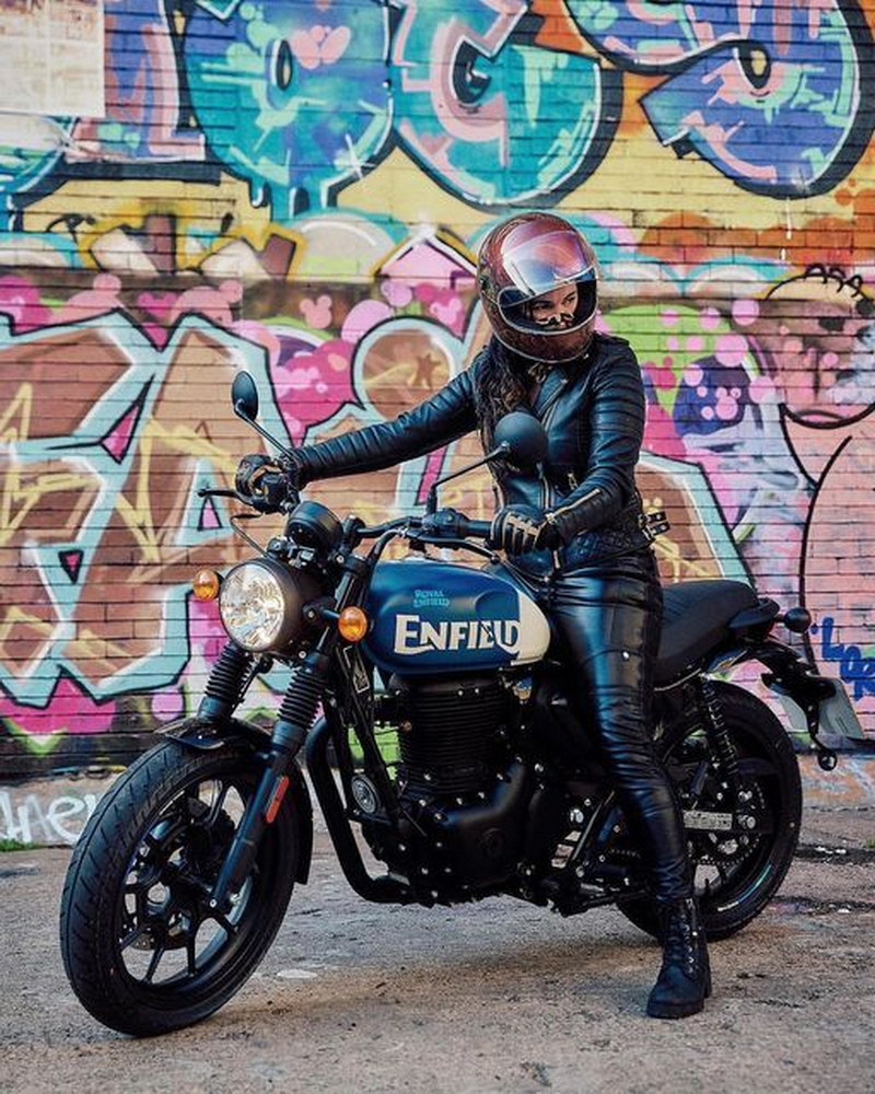 galerie: Royal Enfield Garage